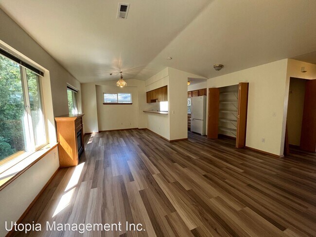 Building Photo - 3 br, 2 bath House - 2040 Superior St. #202