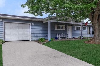 Building Photo - 1703 S Lincoln St