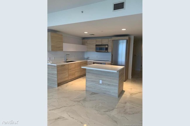Building Photo - 16386 Biscayne Blvd