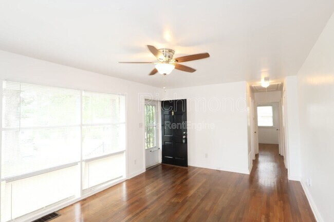 Building Photo - 3006 Manor Dr