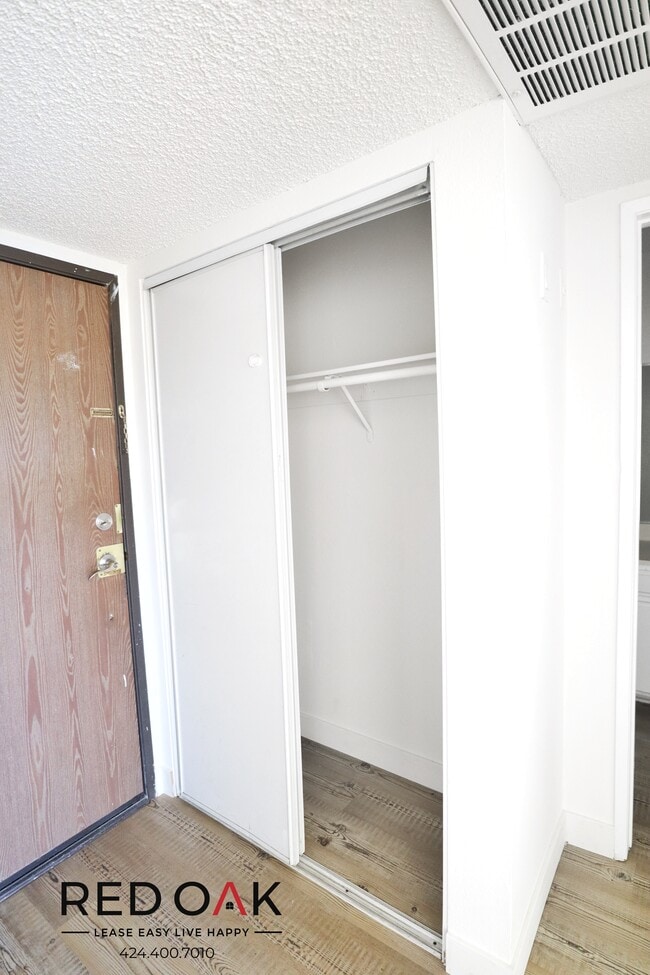 Building Photo - 11823 Victory Blvd