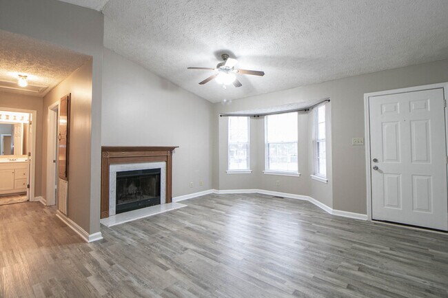 Foto del edificio - 131 Lillian Dr