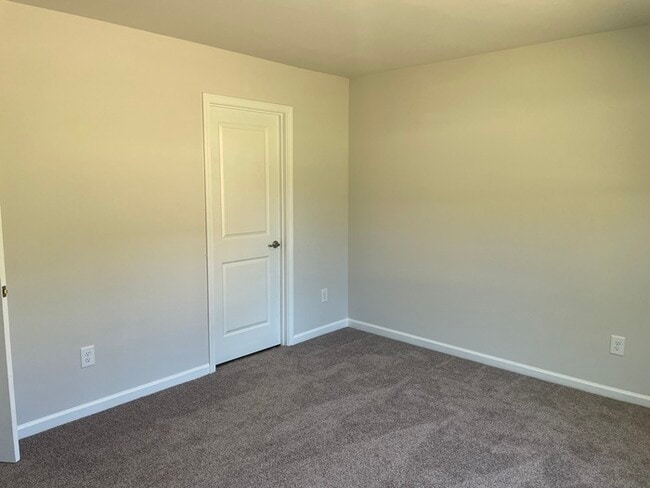 Building Photo - Beautiful 3bedroom 2bath ranch