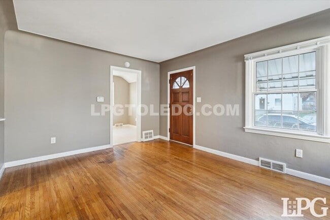 Foto del edificio - 4336 Lyman Ave