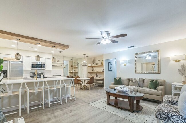 Building Photo - Charming 2BR Villa in Jensen Beach