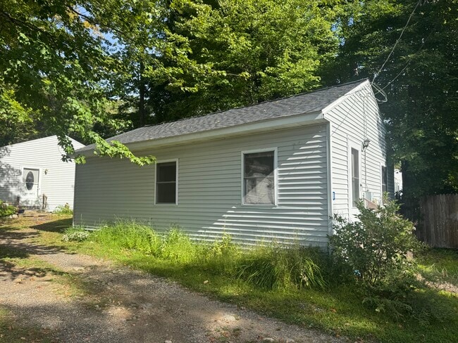 Building Photo - 11R Lake Dr