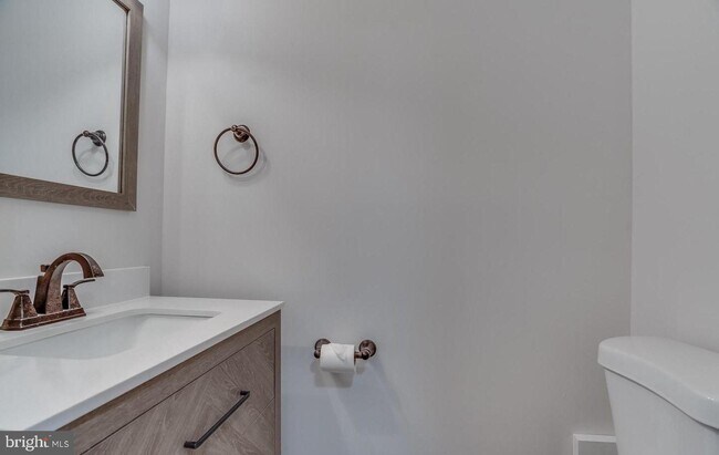 Building Photo - 1033C Margate Ct