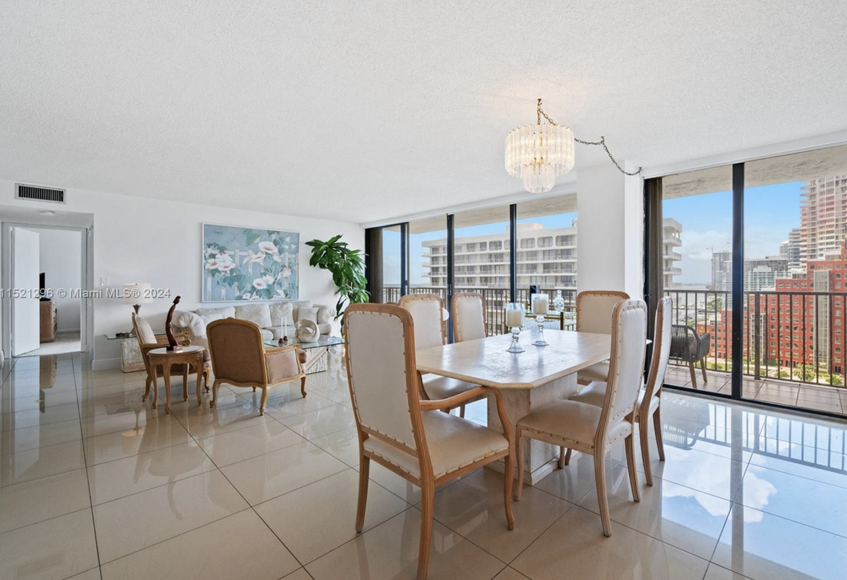 Foto principal - 1450 Brickell Bay Dr