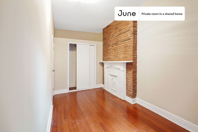 Foto del edificio - Private bedroom in 3 bed/2 bath Home