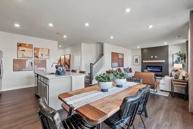 Foto del edificio - Room in House on Switchgrass Ct