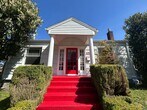Foto principal - Stunning 2 bd 1 ba House with a basement a...