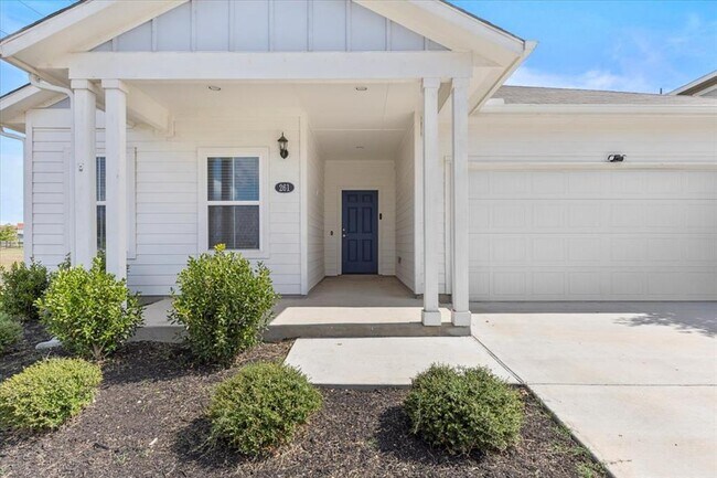 Building Photo - 261 Hortus Dr