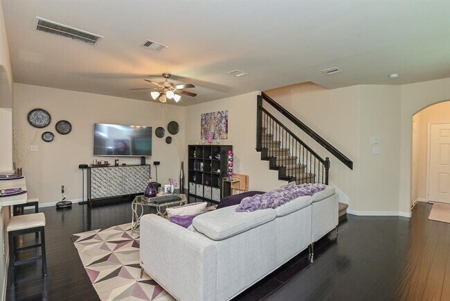 Foto del edificio - 8327 Hawthorne Valley Ln