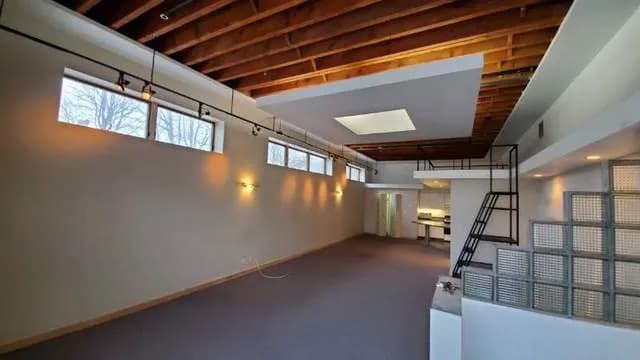 Building Photo - 537 Custer Ave