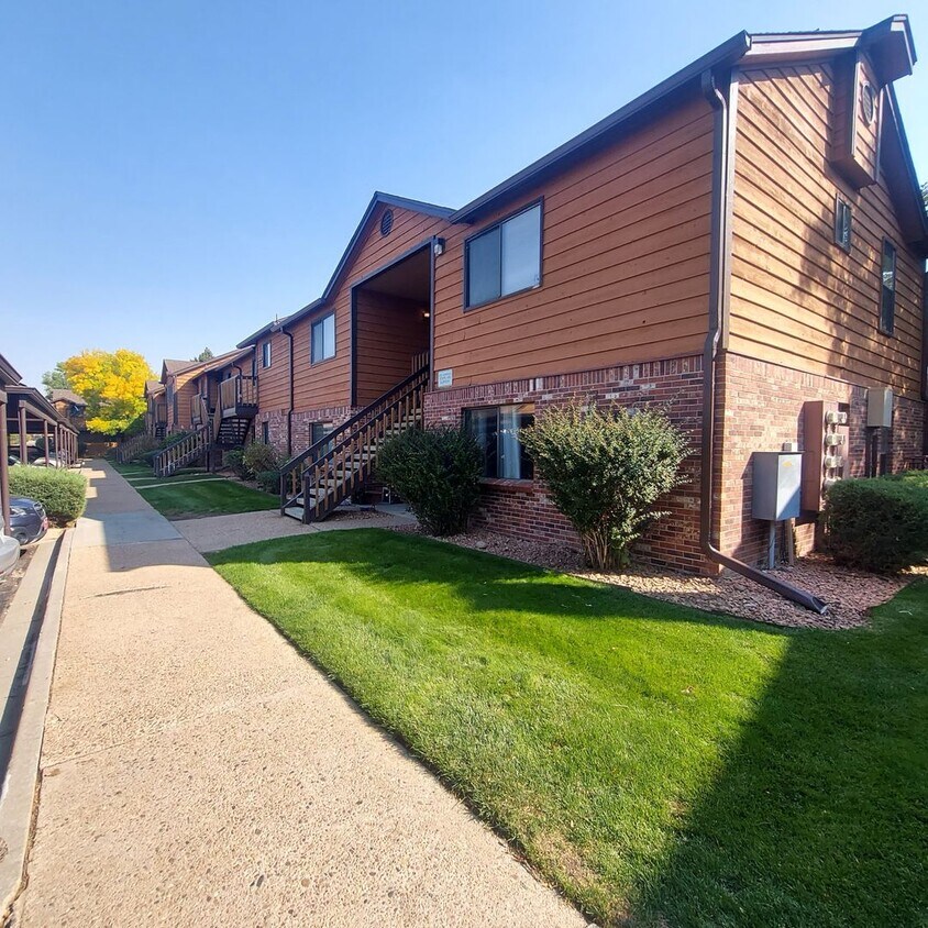 Primary Photo - 1 Bed 1 Bath Condo Off Buckley Rd