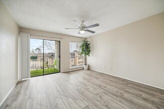 Building Photo - 2822 S Bartell Dr