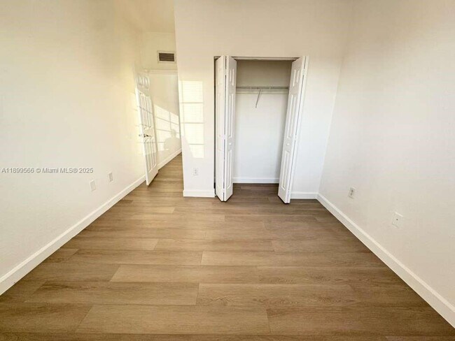 Building Photo - 2962 NW 35th Ave