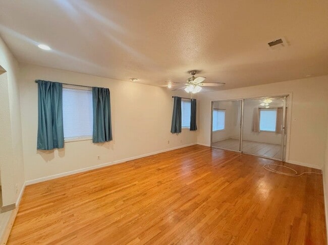 Building Photo - 3158 El Capitan Ave