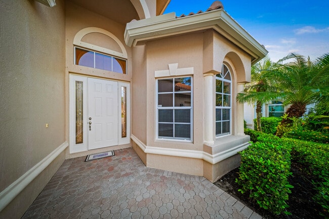 Building Photo - 7668 Greenbrier Cir
