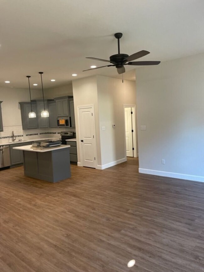 Foto del edificio - 7328 Mountain View Rd