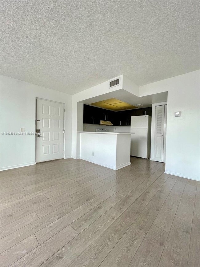 Building Photo - 752 Executive Center Dr