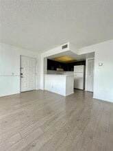 Building Photo - 752 Executive Center Dr