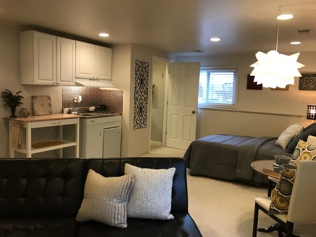 Great Studio! - 318 N Oaklawn Ave