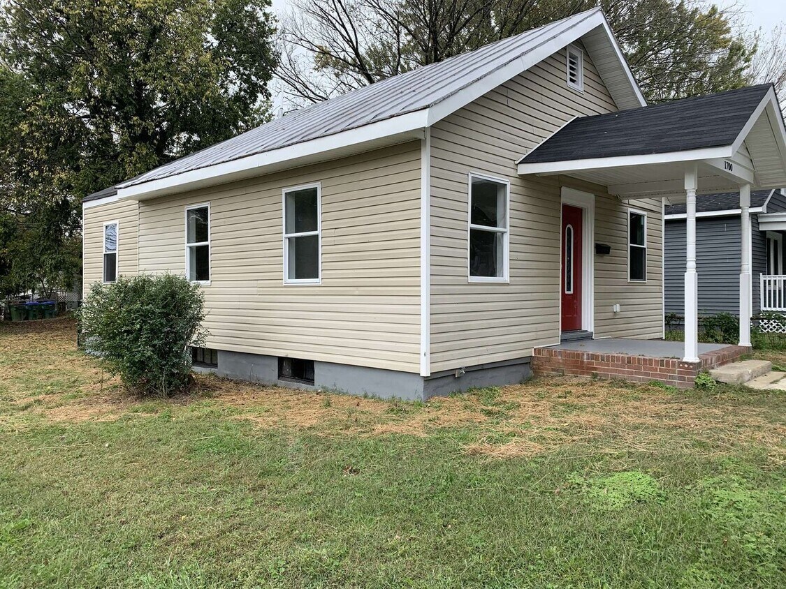 Foto principal - Recently renovated 3 bed 1.5 bath house