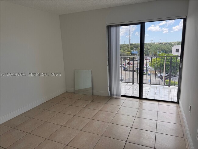Foto del edificio - 1820 W 53rd St