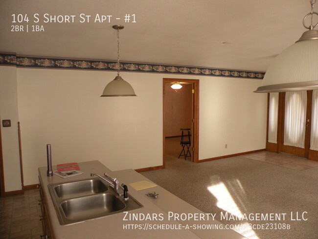 Foto del edificio - 2 bedroom 1 bath apartment with open floor...