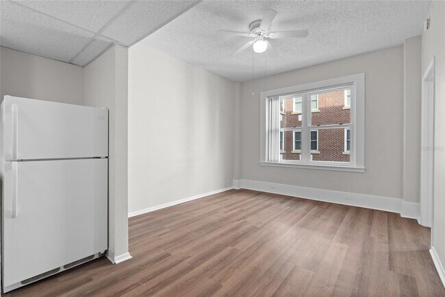 Foto del edificio - 411 1st Ave N