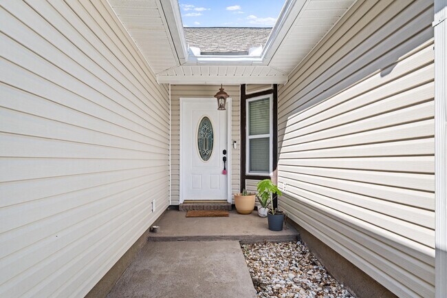 Building Photo - 470 Managua Way