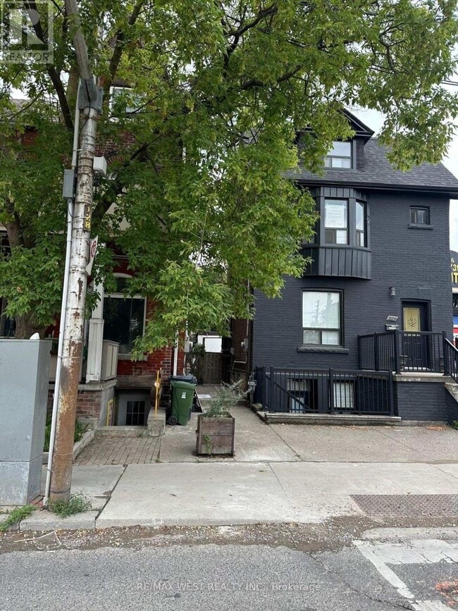 Building Photo - 594 Ossington Ave