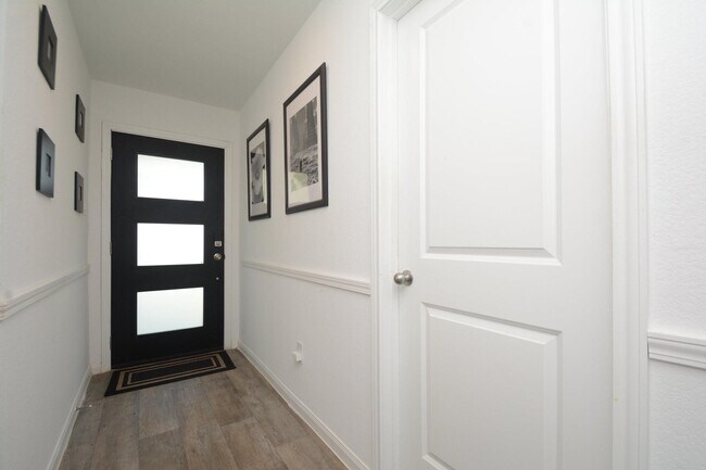 Foto del edificio - 1982 Rd 5714