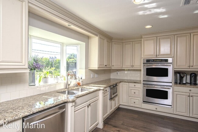 Building Photo - 4 br, 4 bath House - 3841 E Elm St
