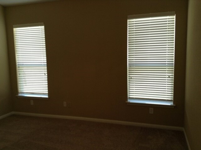 Foto del edificio - 2710 Sleepy Knoll Dr