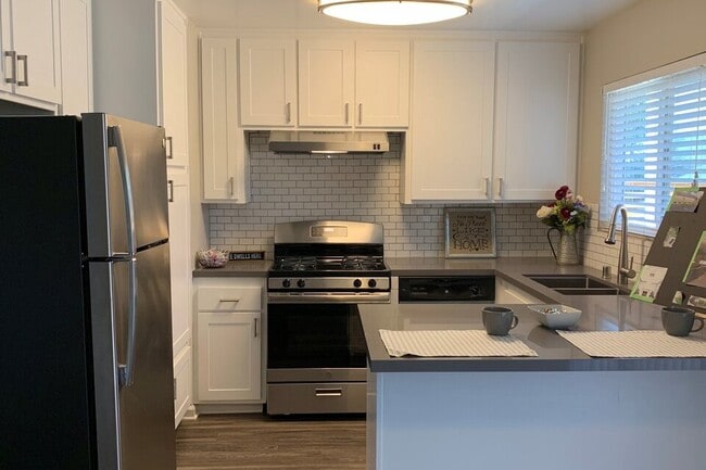 Building Photo - Villas at Anaheim Hills