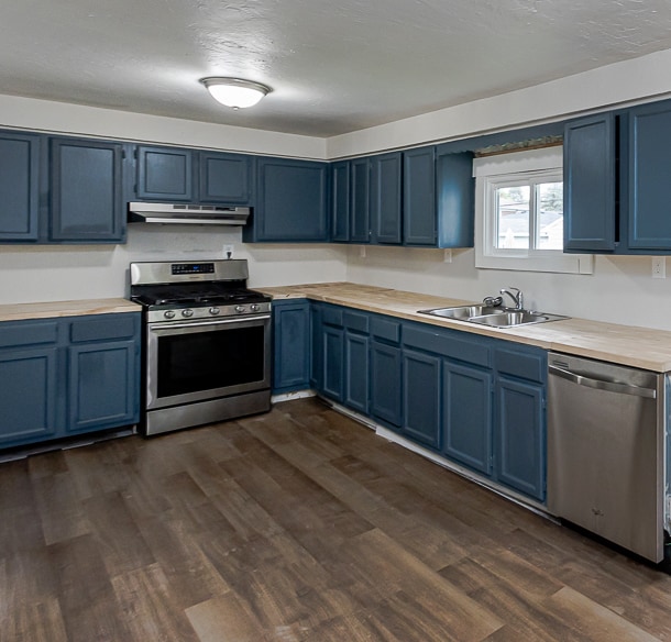 Building Photo - 4440 Fairview Dr