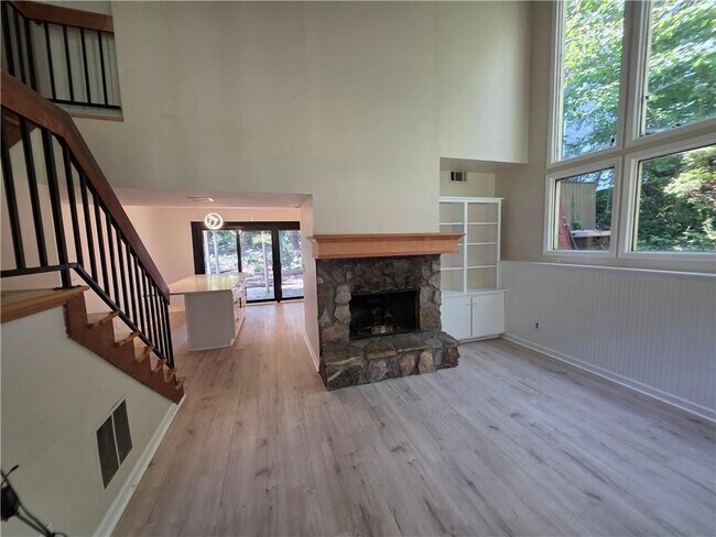 Building Photo - 4694 Shallowford Rd