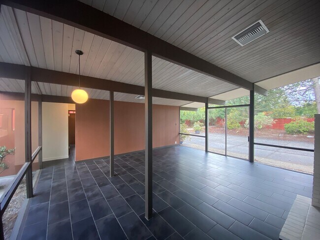 Building Photo - Gorgeous Single-Level Eichler in Northgate...