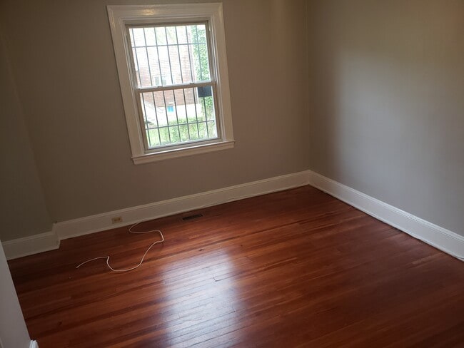 Bedroom - 4103 Roland Ave