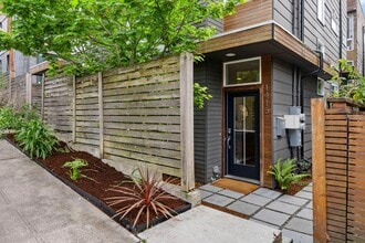 Building Photo - 1415 E Fir St