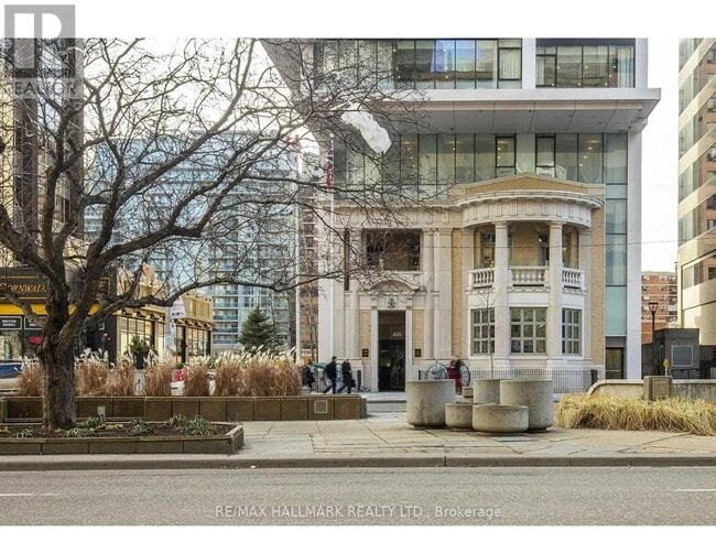 Photo du bâtiment - 426 University Ave