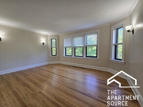 Building Photo - 716 Reba Pl