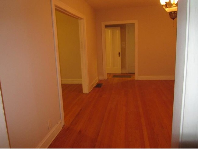 Foto del edificio - 3847-3857 N Linder Ave