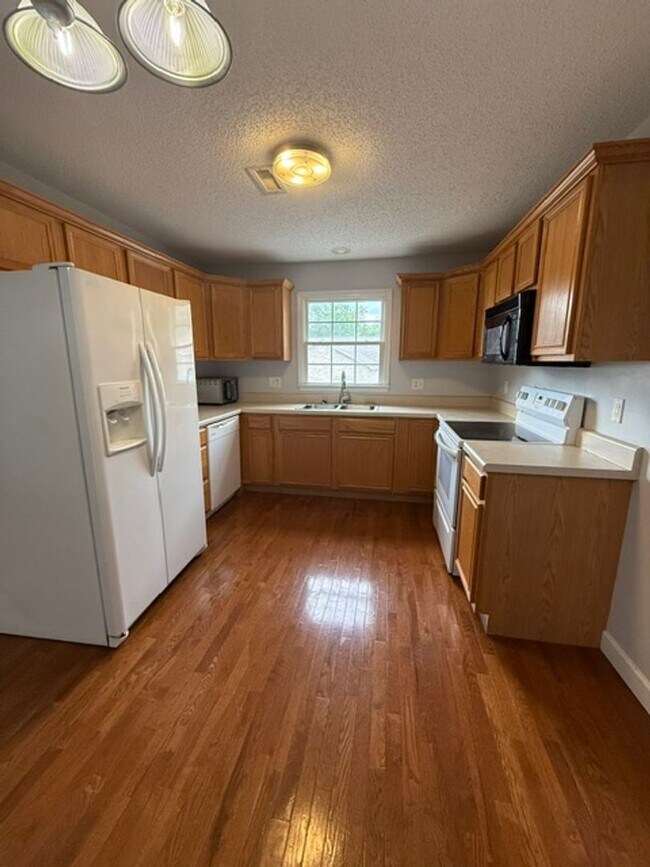 Foto del edificio - Worry free living, brick condo in Jonesborough!