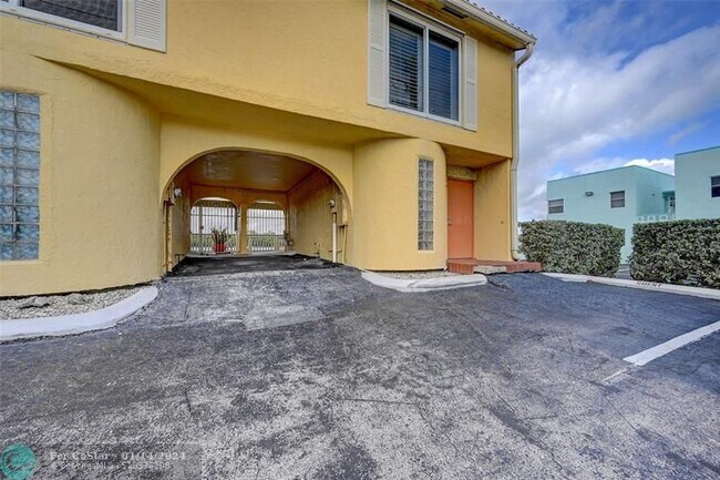 Building Photo - 1800 N Ocean Dr