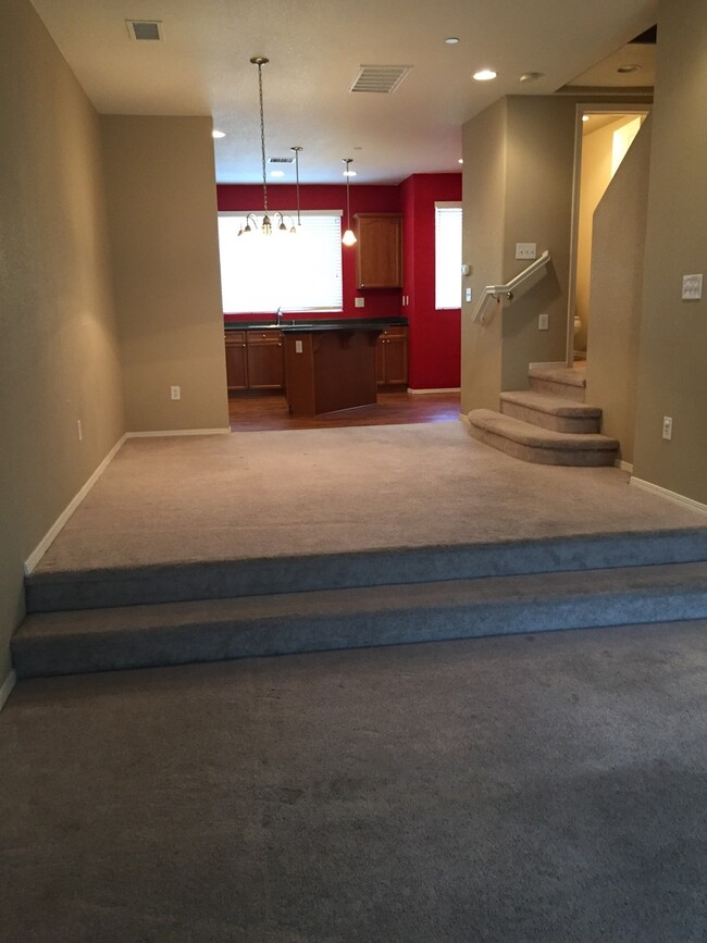 Building Photo - Large 2 Bedroom Sterling Ridge Town Home w...