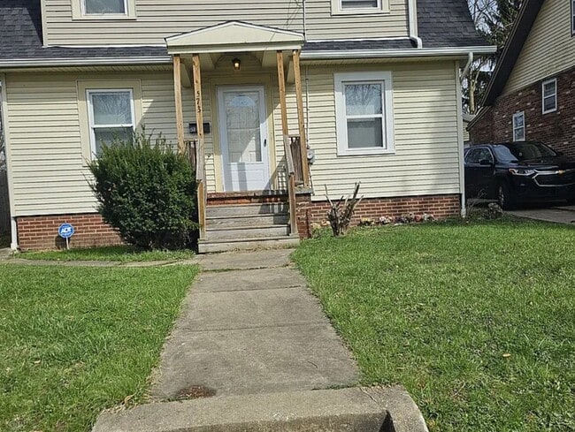 Building Photo - 573 Grace Ave