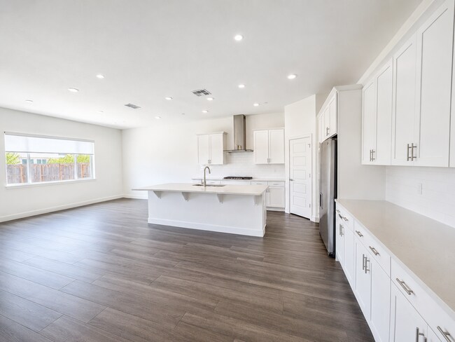 Foto del edificio - 3725 Yellow Leaf Ave